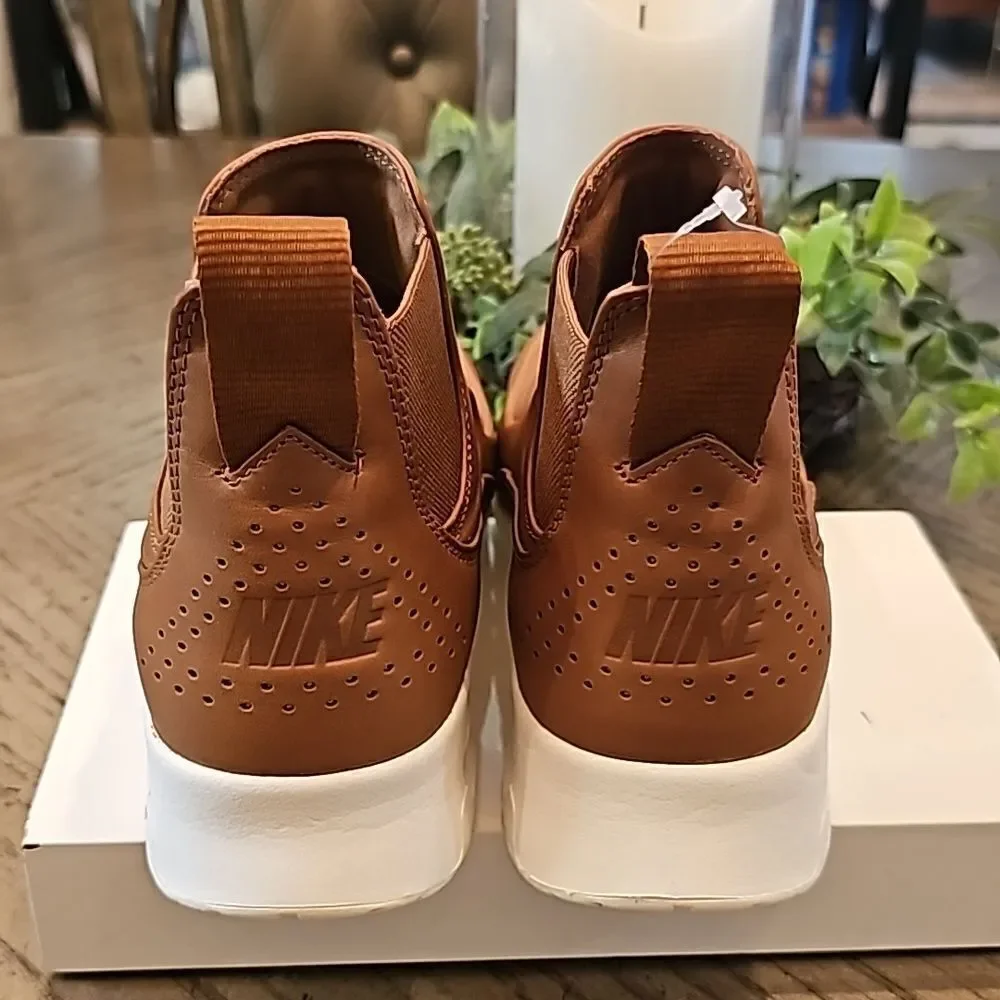 Nike Air Max NEW size 7 NWOT brown leather